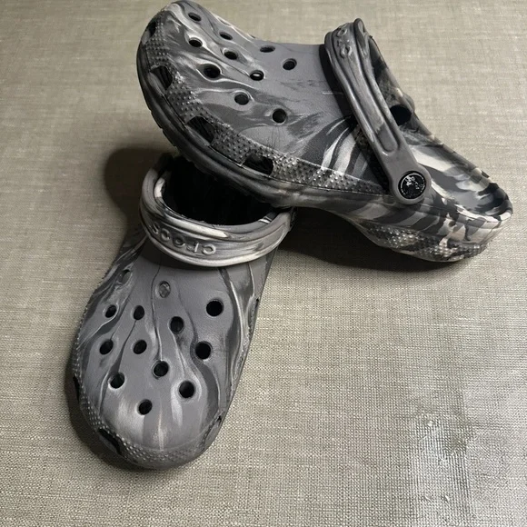 Crocs Classic Camo Grey Marble Clogs Men’s 7 / Women’s 9 - Picture 4 of 8